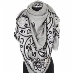 🔥Steve Madden Blanket Wrap Scarf.🔥